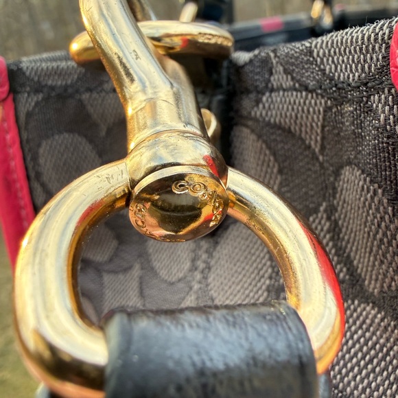 Coach Dempsey Carryall in Signature Jacquard & Pebbled Leather - Picture 4 of 8